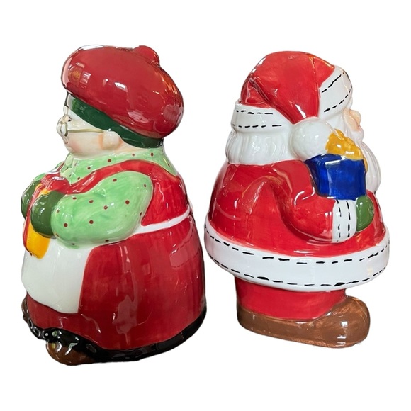 Delton Products Santa & Mrs Claus Adorable Hand Painted Salt & Pepper Shakers - Picture 3 of 15